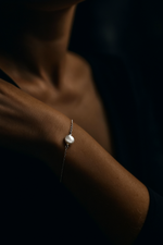 Elegantes 925 Sterling Silber Armband mit Drahtumwickelter Barock-Keshi-Perle – 7cm + 4cm Verlängerung | Zeitlose Eleganz in Softem Weiß, Für Allergiker Geeignet - ARM925-27
