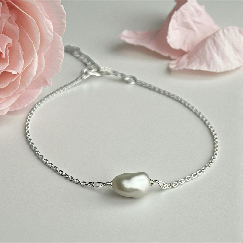 Elegantes 925 Sterling Silber Armband mit Drahtumwickelter Barock-Keshi-Perle – 7cm + 4cm Verlängerung | Zeitlose Eleganz in Softem Weiß, Für Allergiker Geeignet - ARM925-27