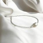 Elegantes 925 Sterling Silber Armband mit Drahtumwickelter Barock-Keshi-Perle – 7cm + 4cm Verlängerung | Zeitlose Eleganz in Softem Weiß, Für Allergiker Geeignet - ARM925-27