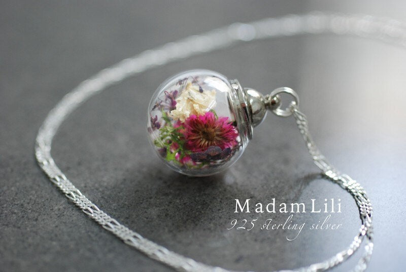 Floral Glass Ball Pendant med riktiga blommor - 925 Sterling Silver Wildflowers Halsband - K925-78