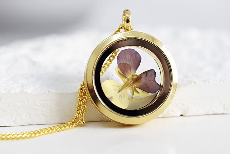 Pansy Glass Gold Locket Pendant Chain - Guldpläterad Botanik Blommor Växter Äkta blommor Halsband - Vik-71