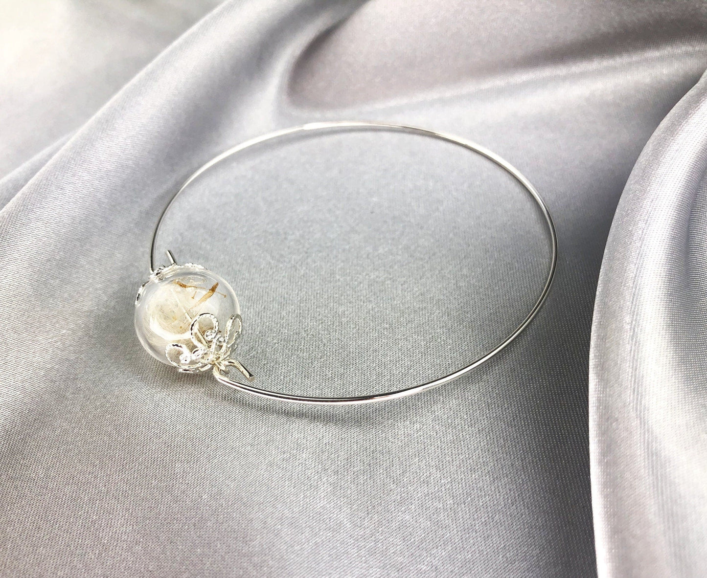 Elegant pustflumen fröbangle - minimalistiska silverpläterade smycken - retars 32