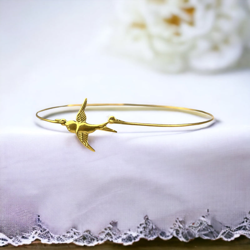 Swallow Flight Gold Bangle-guldpläterad fågel svälja frihet omlokalisering långväga resor Globetrotter lekfulla smycken-RETARM-50