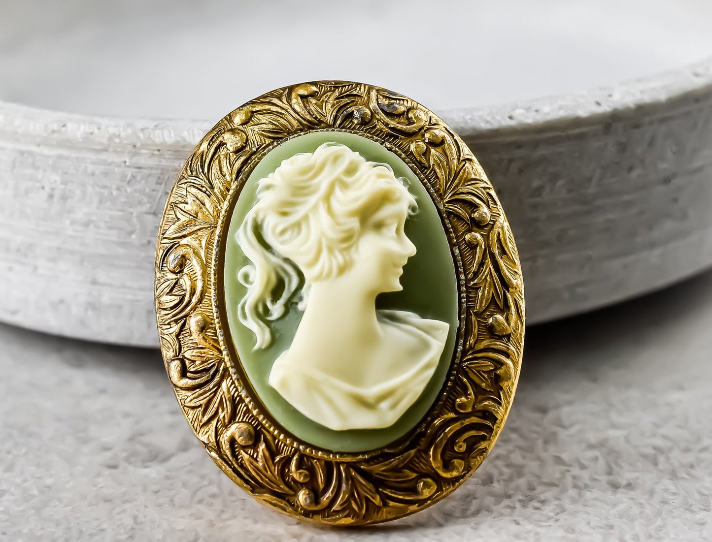 Kamee Baroque Lady Brosch i vintage stil grön