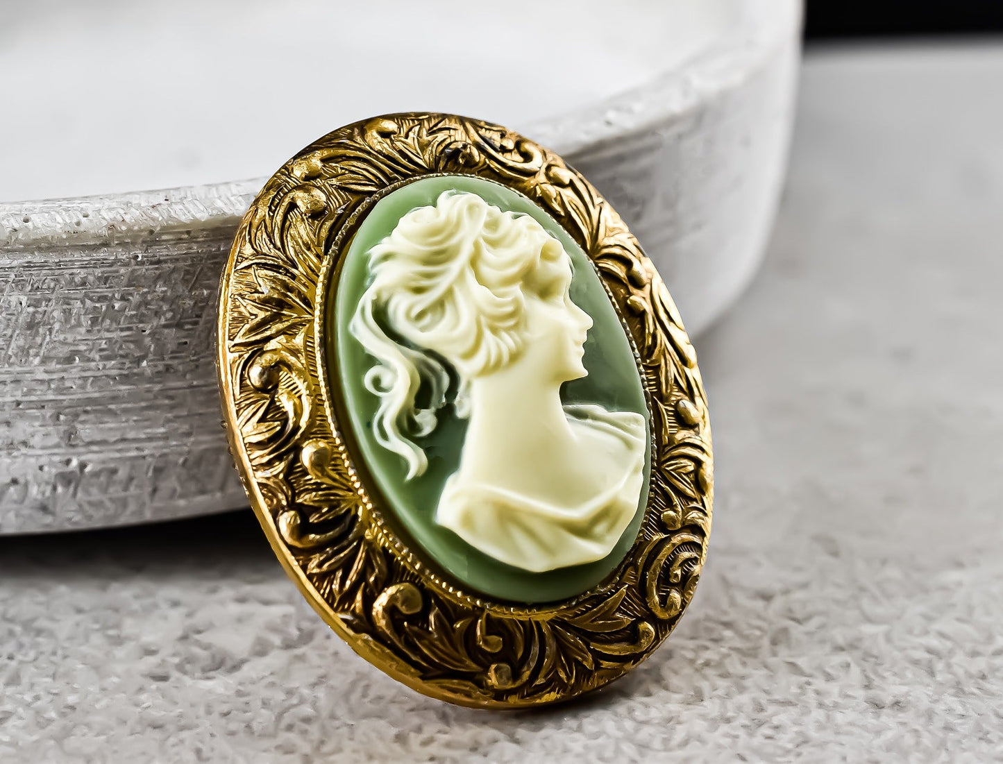 Kamee Baroque Lady Brosch i vintage stil grön